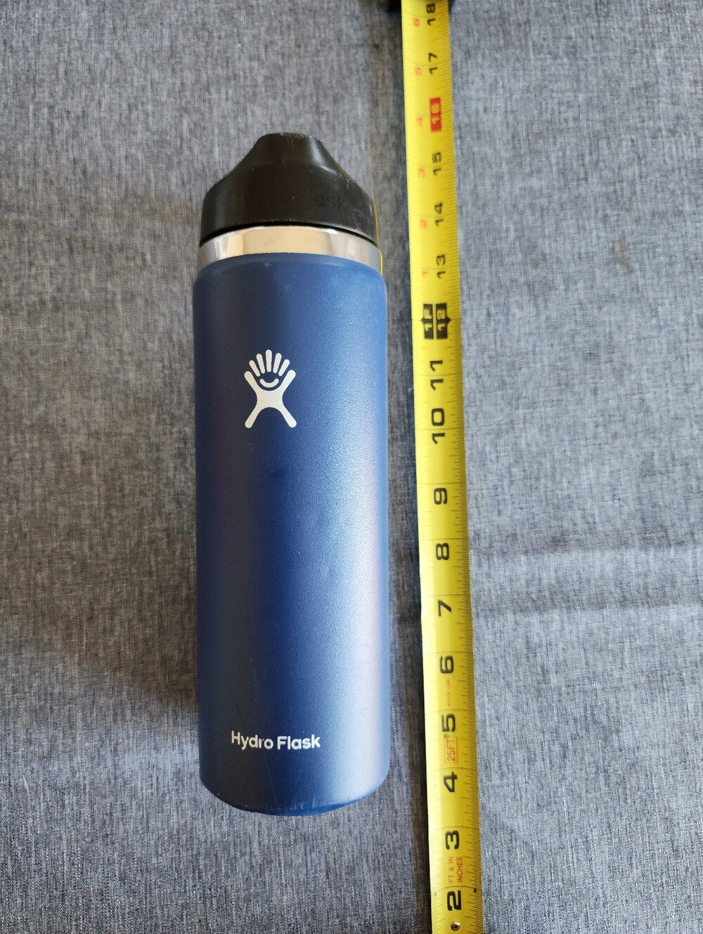 Hydro flask Stainless Steel Insulated Bottle 20oz - Navy Blue Used